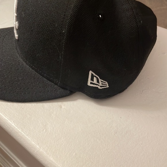 Chicago White Sox NewEra 59fifty fitted cap 7 1/4 with Chicago flag - Picture 3 of 4